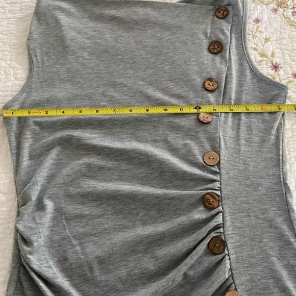 Cute side button detail top in size S - Picture 5 of 6